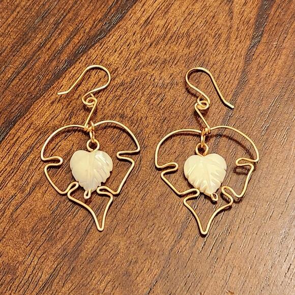 Handmade Gold Wire Leaf Shell Dangle Earrings / Minimalist Earrings / Boho Chic - Picture 8 of 13